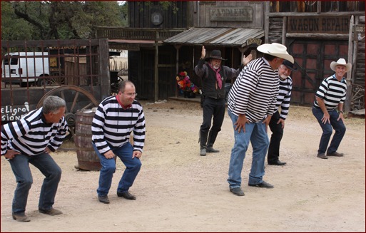 John Spencer, Mike Sutter, Mackie Bounds, Tom Daniel and Mark Kemp sing “I’m a Little Teapot” to work their way out of jail.