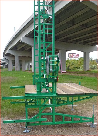 Photo 3: Flexible planking is standard. The top and bottom masons outriggers adjust for 0 to 5 boards to fill the inside of an elevator shaft.