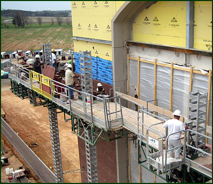 mast climbing work platform