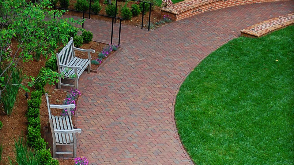 The clay brick garden pathways and edging successfully reinforce the plaza’s historic context.