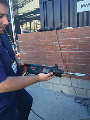 Ben Hochman of Bosch Power Tools and Accessories demonstrates the Bosch Mortar Knife.